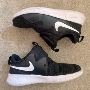 NIKE BLACK TODDLER VELCRO STRAP SHOE SZ 9 NIKE